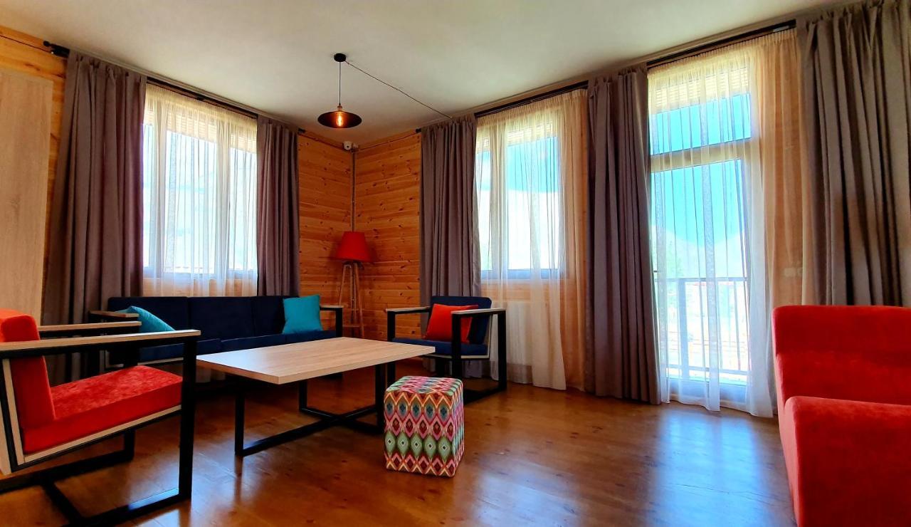 Hotel Migu Yard Kazbegi Eksteriør billede